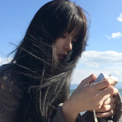 向天真的女生投降